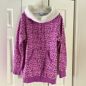 Cozy fleece-lined animal print top, size L